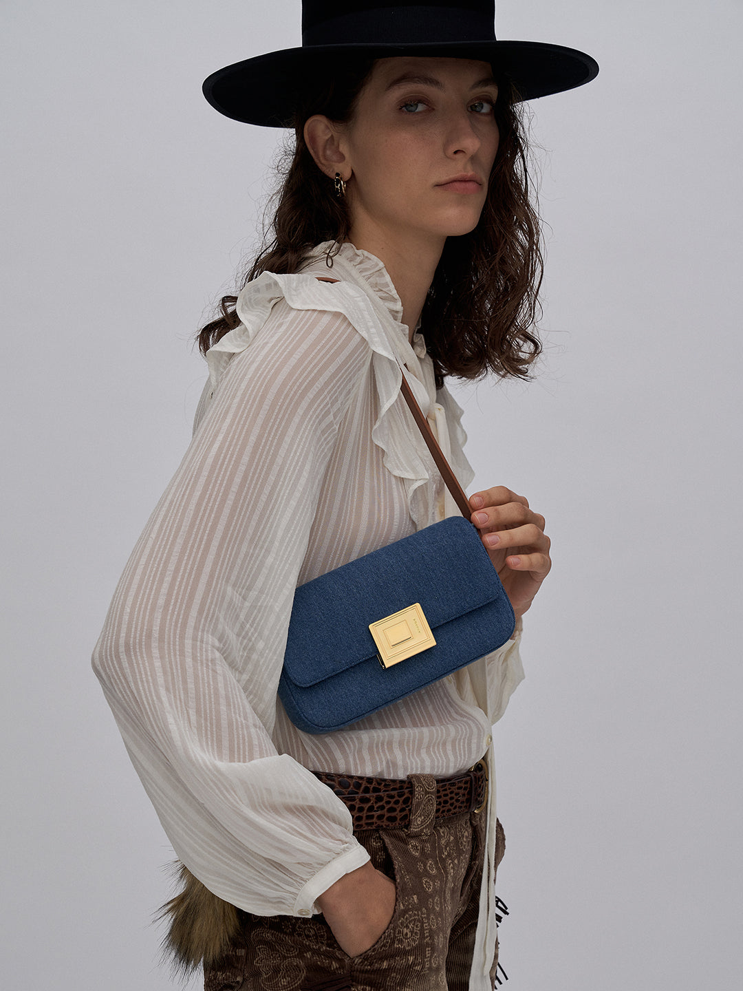 Tannin Book Lock Baguette Bag-S